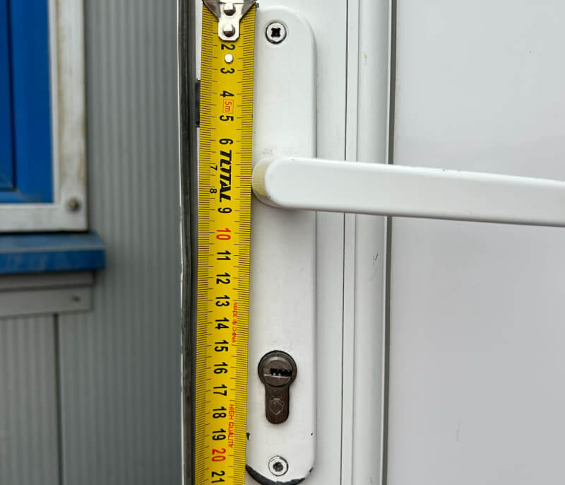 Instalare mâner ușă pvc