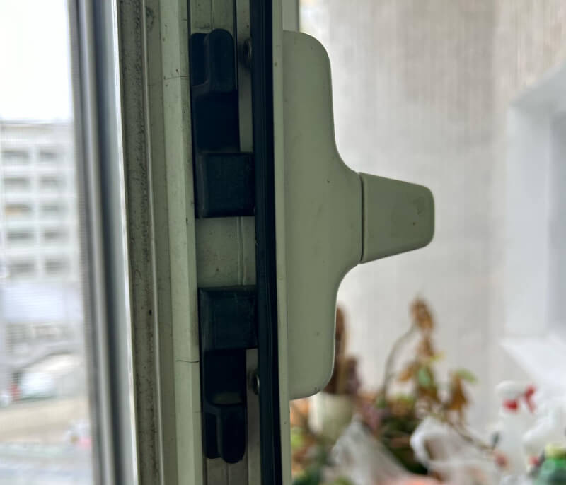 Schimbarea mânerului la geam de tip aluminiu