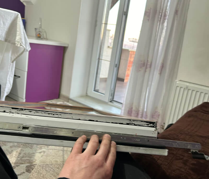 Schimbarea mecanismelor dubla deschidere la geam pvc